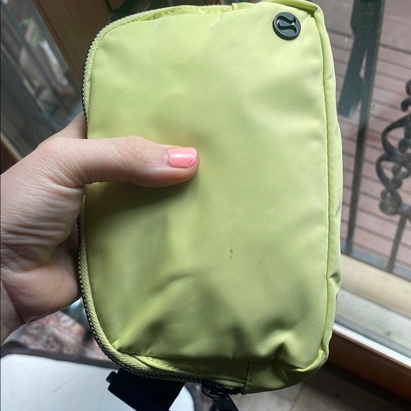 Lululemon Everywhere Lemon Lime Green Belt Bag Crossbody - Picture 9 of 15